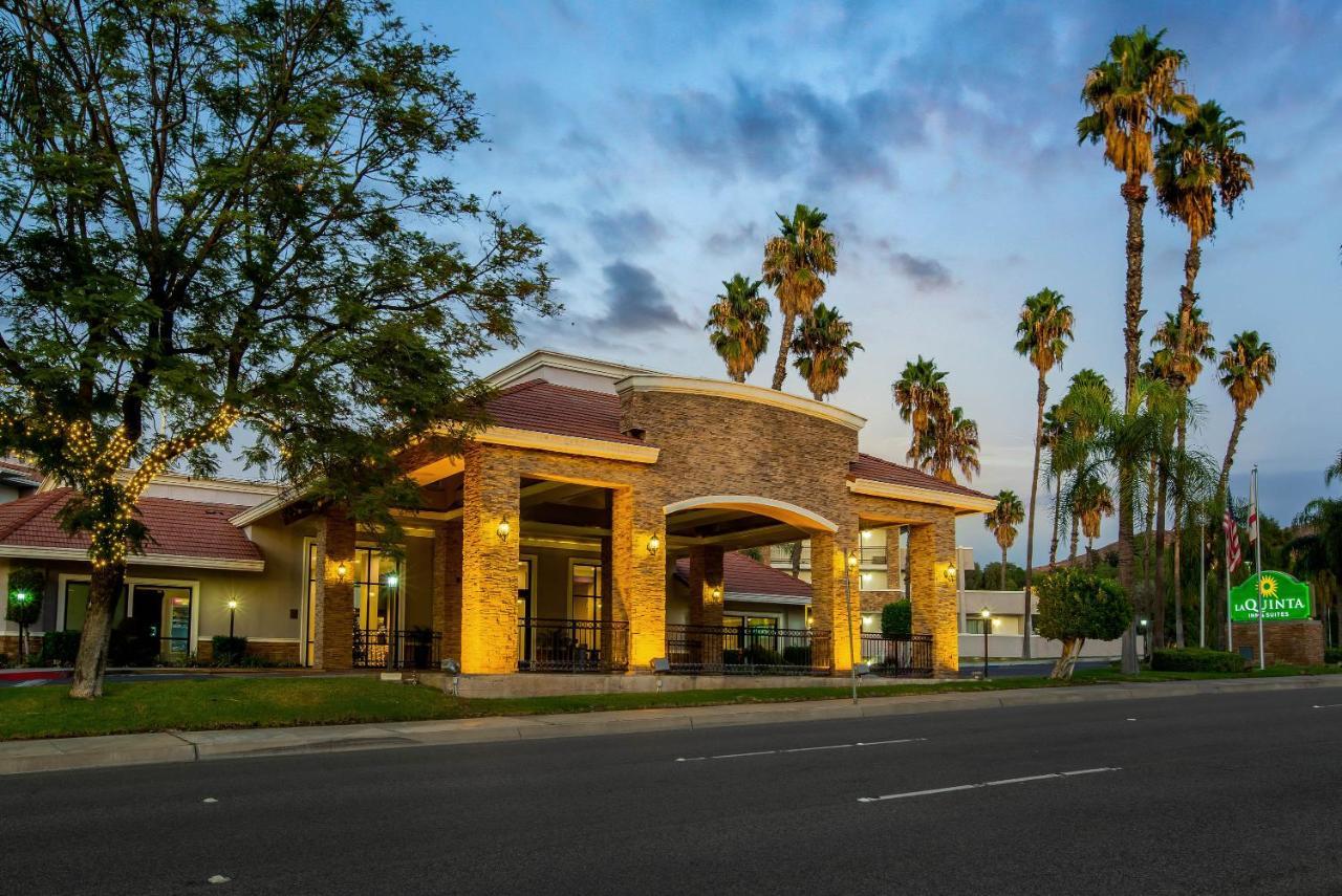 La Quinta By Wyndham Pomona Hotel Exterior photo