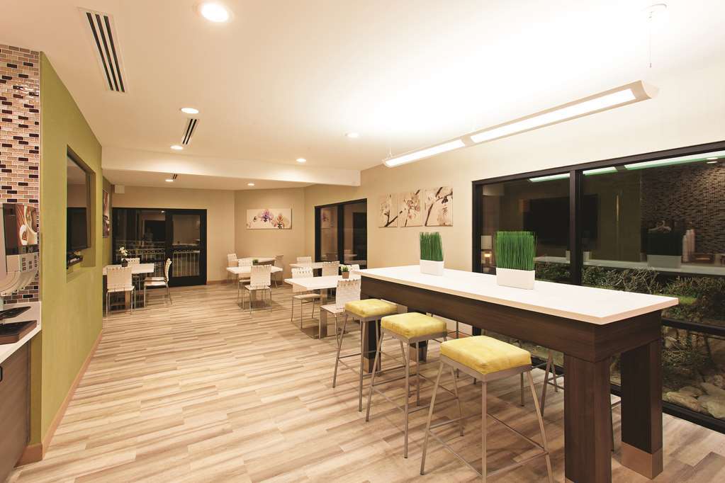 La Quinta By Wyndham Pomona Hotel Facilities photo