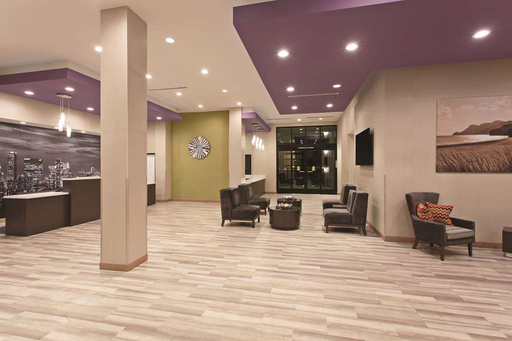 La Quinta By Wyndham Pomona Hotel Interior photo