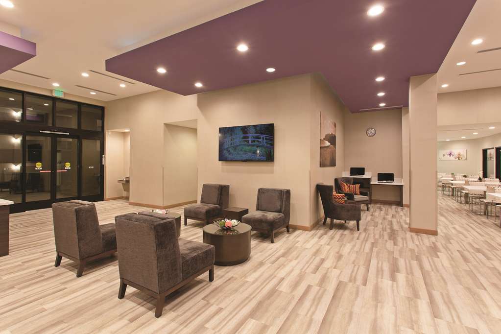 La Quinta By Wyndham Pomona Hotel Interior photo