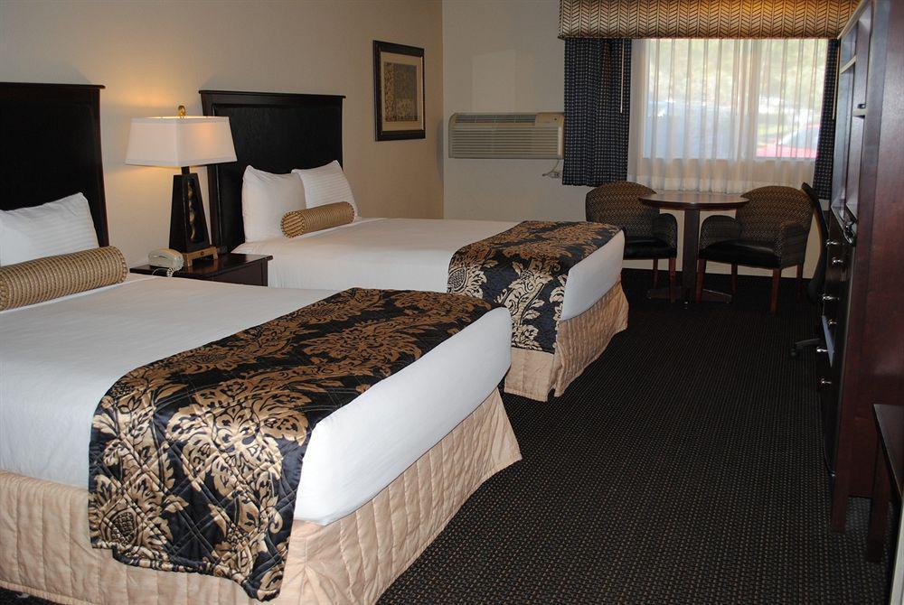 La Quinta By Wyndham Pomona Hotel Exterior photo